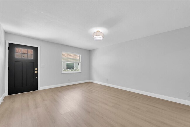 Building Photo - 3009 W Binnicker Ave