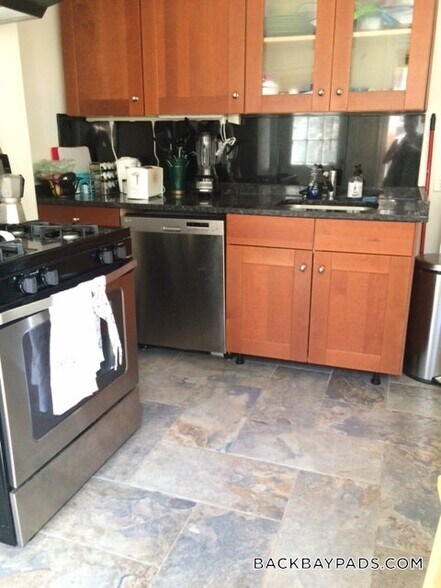 Building Photo - 49 St Germain St