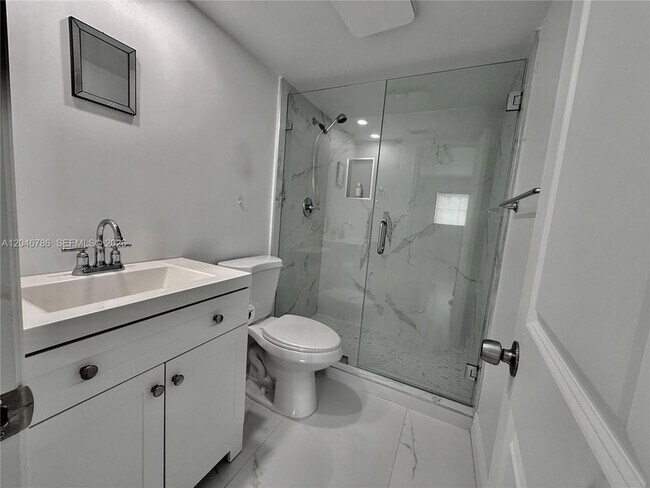 Building Photo - 14790 Bonaire Blvd