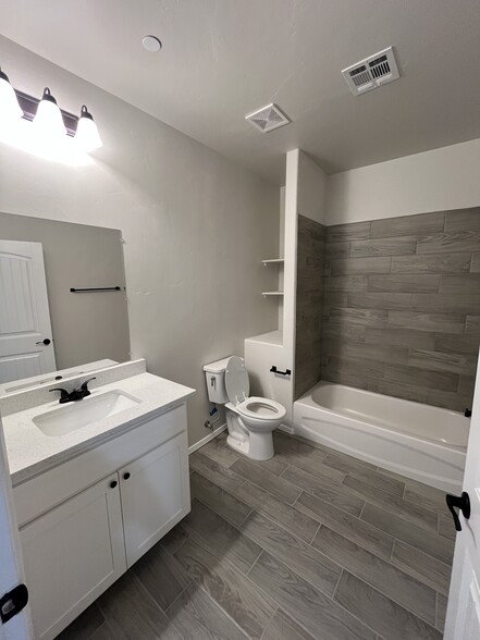 Guest Bathroom - 3451 Valverde Loop