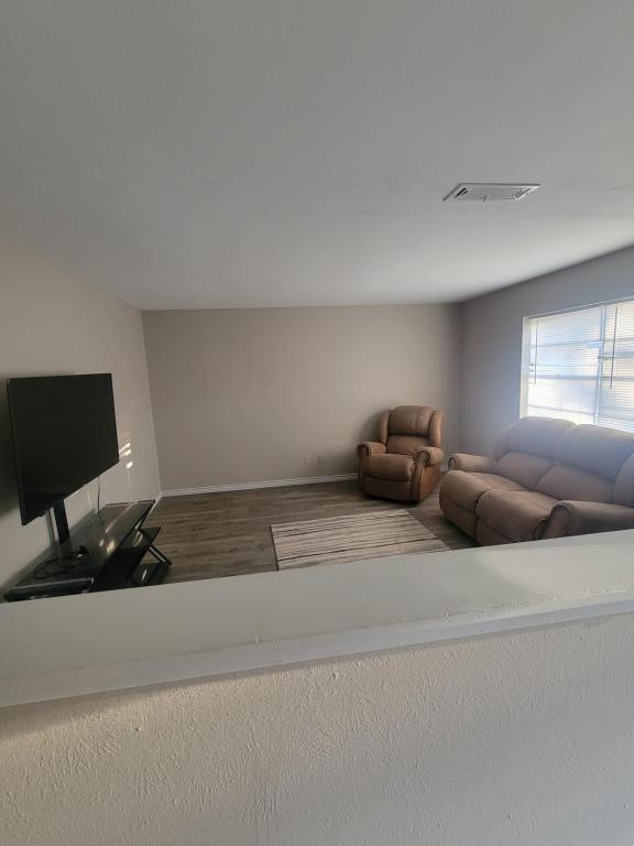 Building Photo - 1028 N Wells St