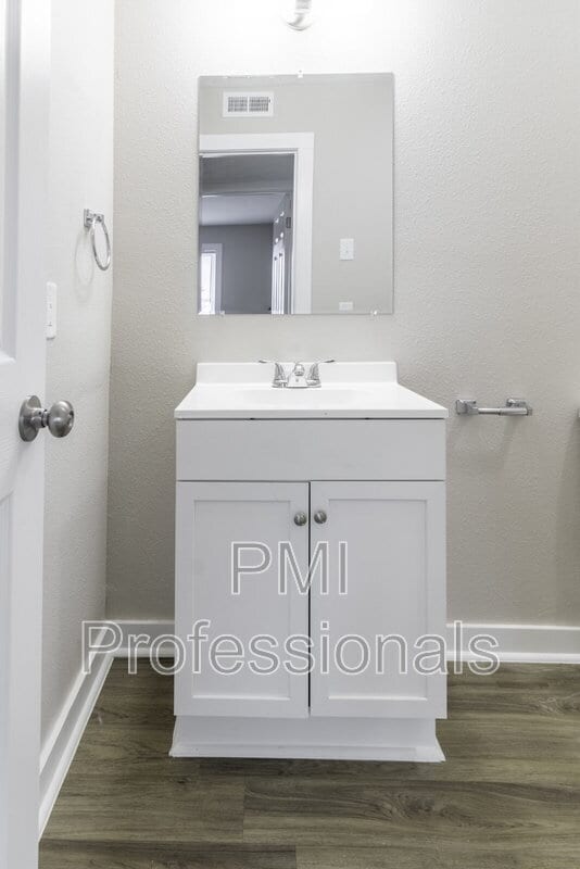 Building Photo - 111 Kingsridge Dr