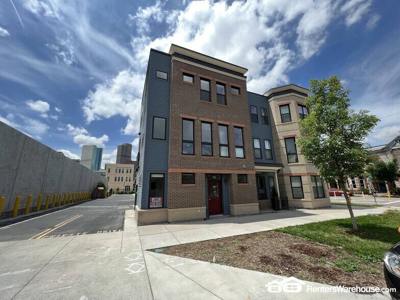 Primary Photo - 770 24th St