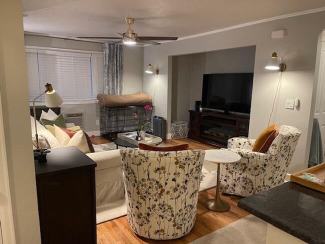 Building Photo - FABULOUS & SOPHISTICATED CONDO IN LO