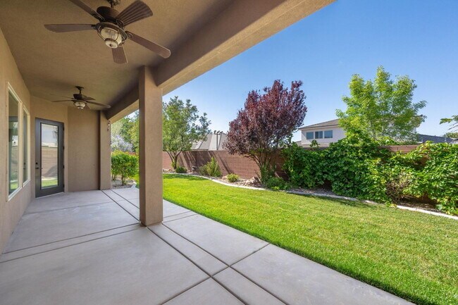 Building Photo - 6 Bed, 4 Bath with RV Parking and No HOA in Sycamore — Available Now!