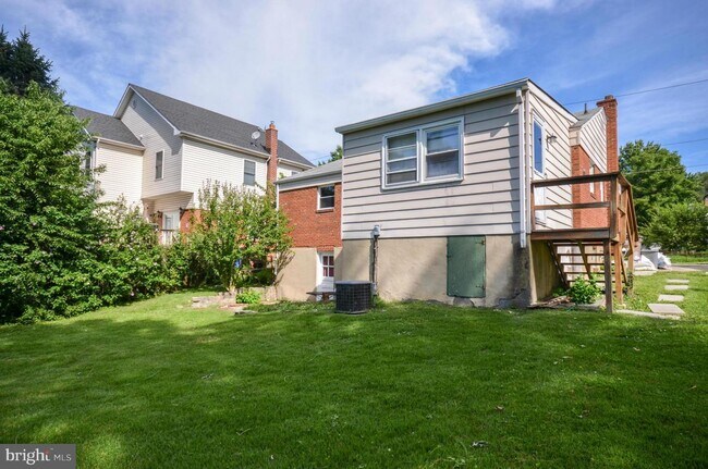 Building Photo - 1111 Gilbert Rd