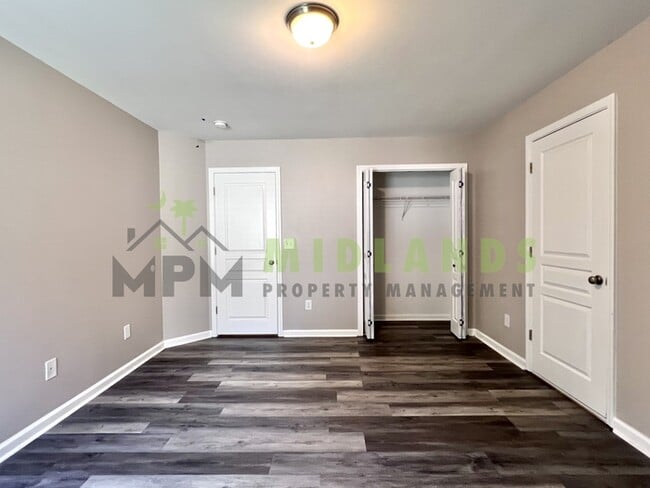 Building Photo - 464 Edenhall Dr