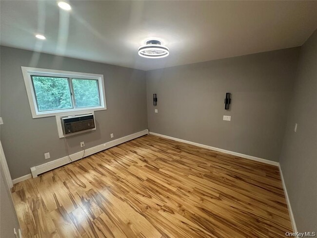 Building Photo - 65 Manor Dr