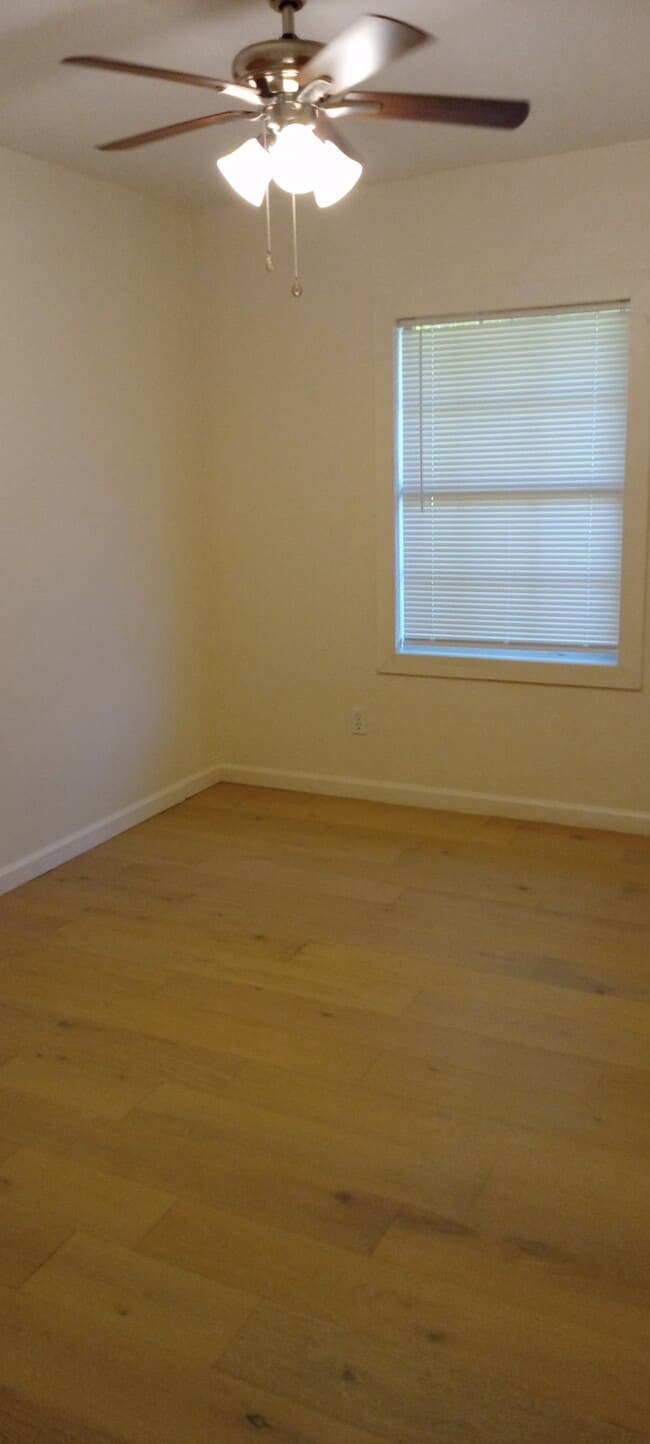 Building Photo - 4230 Beverly Ave