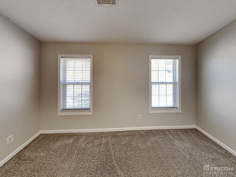 Building Photo - 156 Hillcrest Ct