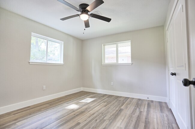 Building Photo - 704 Natchez River Cir