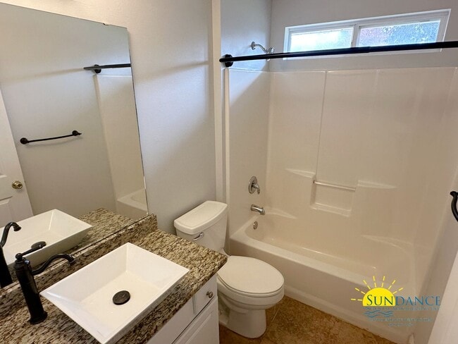 Building Photo - Gorgeous 3 Bedroom Home in Navarre