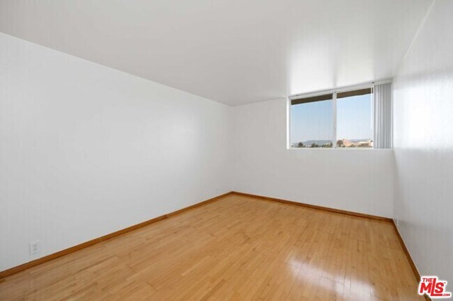 Building Photo - 10535 Wilshire Blvd