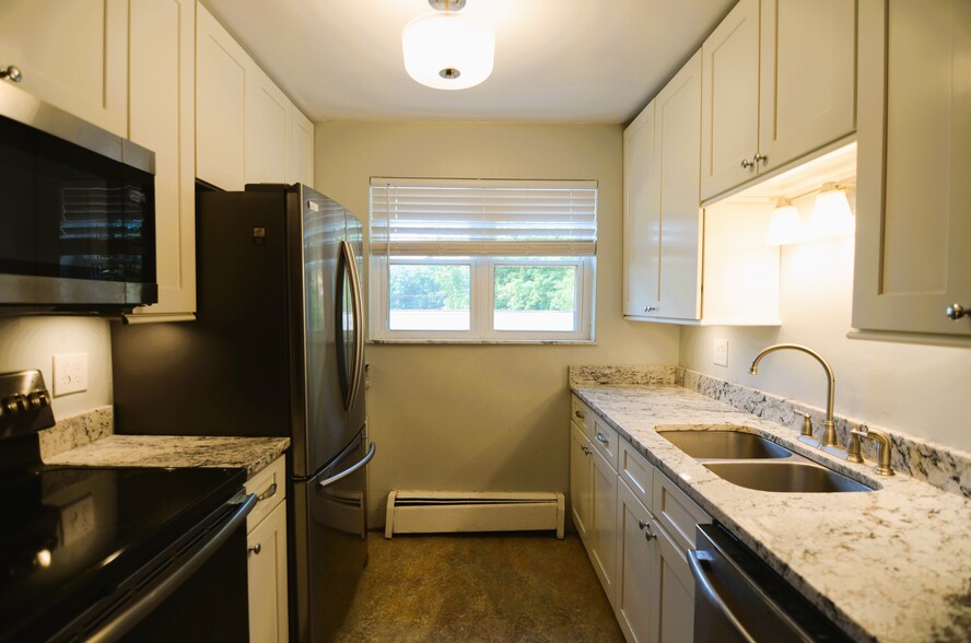 Building Photo - 5850 Robison Rd
