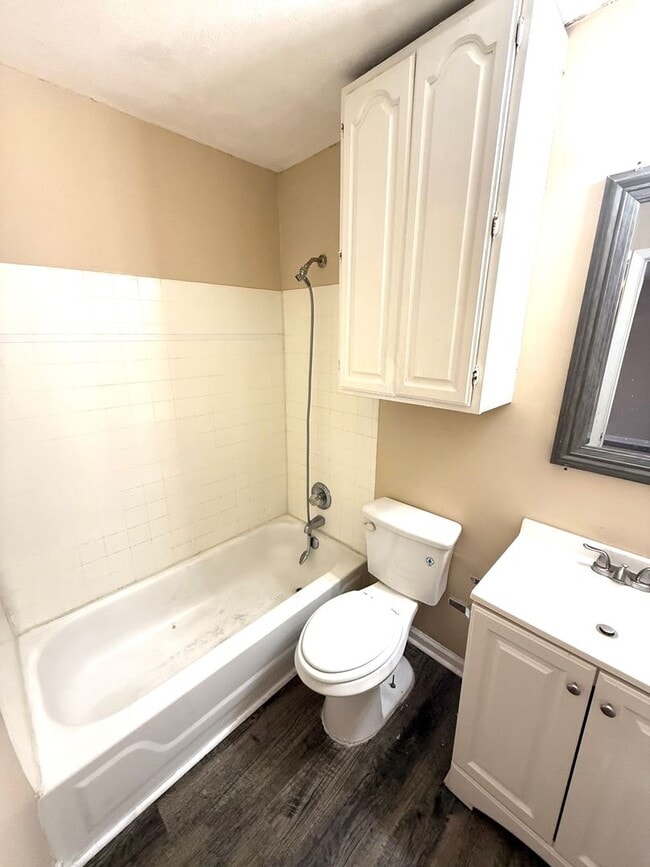 Building Photo - ** 3 Bed 2 Bath located in Regency Park ** Call 334-366-9198 to schedule a self showing