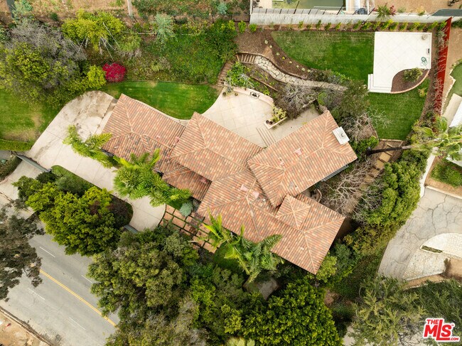 Building Photo - 16820 Sunset Blvd