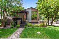 Building Photo - Beautiful home down town CDA