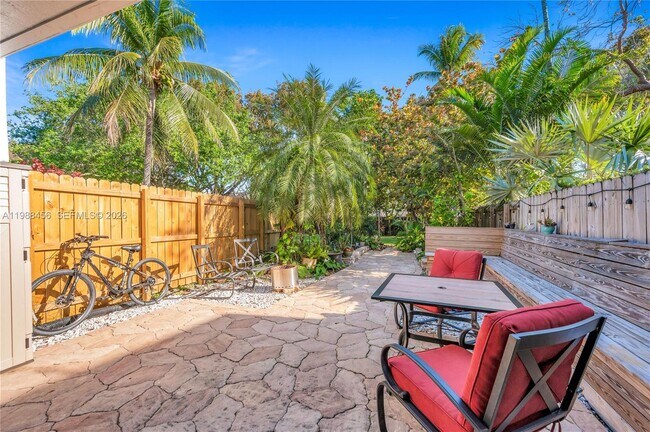 Building Photo - 7018 SW 53rd Ln