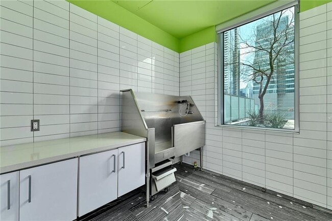 Building Photo - 222 West Ave