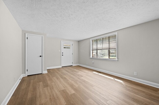 Building Photo - 805 McCausland St