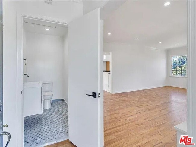 Building Photo - 1703 Kelton Ave