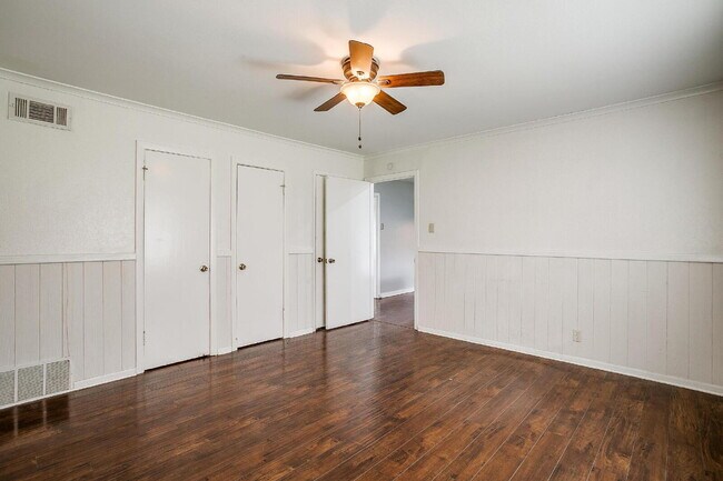 Building Photo - Darling 3-Bedroom Home in South Hills Neig...