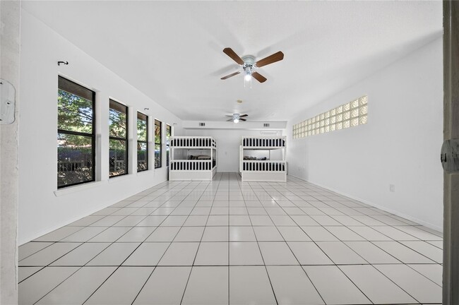 Building Photo - 105 Summit Ridge Dr N