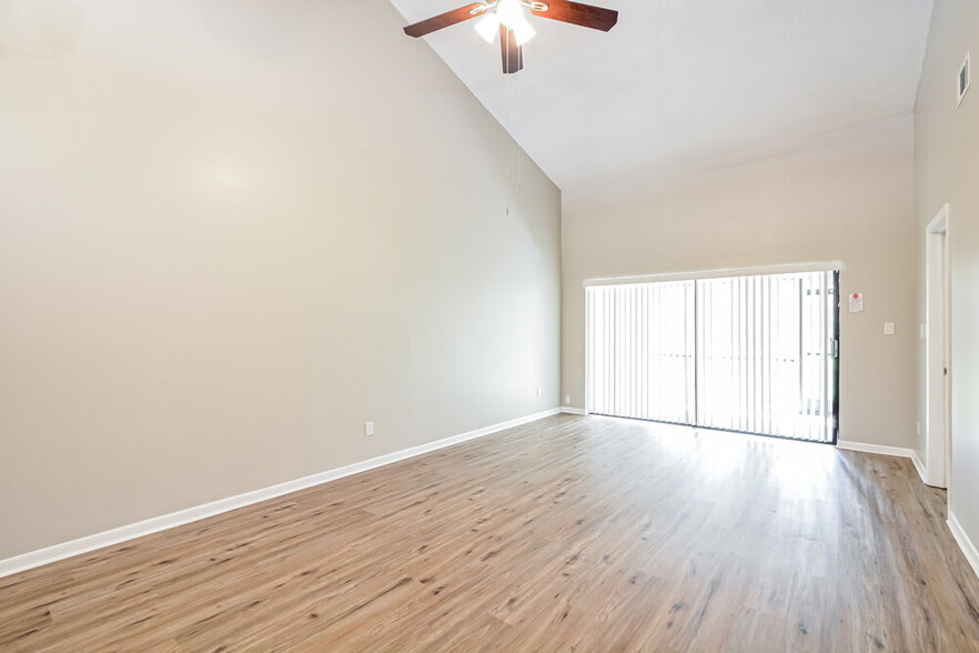 Building Photo - 703 Drywood Ave
