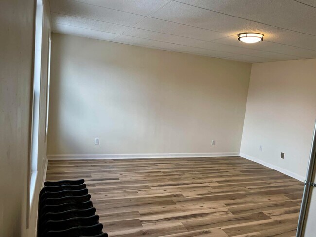 Building Photo - 702 S Washington Ave