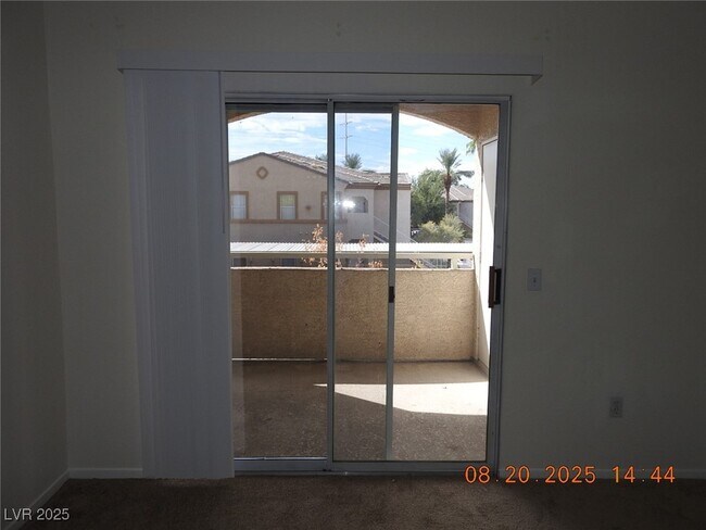 Building Photo - 3400 Cabana Dr