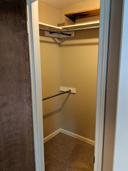 Master Walk-in Closet - 2610 Bernwood Dr