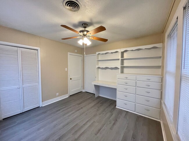 Building Photo - 5267 Sunset Ave