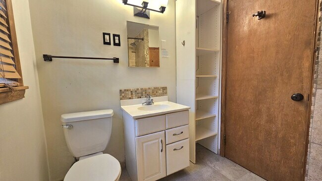 Building Photo - "Charming Edina Duplex Retreat: Spacious 1150 Sq Ft Haven!" Available now!