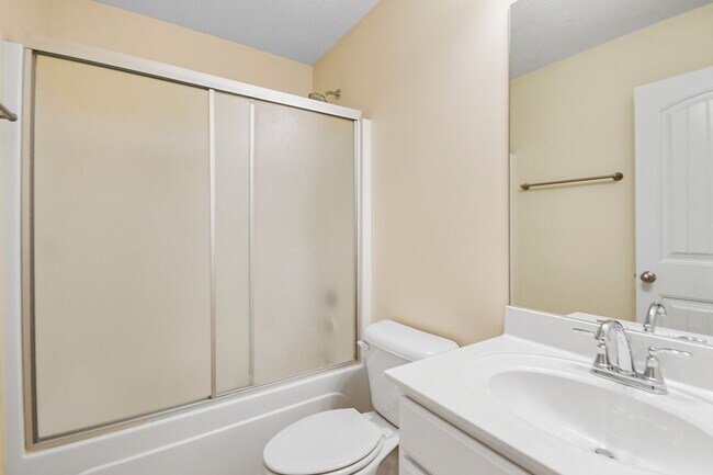Building Photo - Pet Friendly Three Bedroom in Pleasant View!