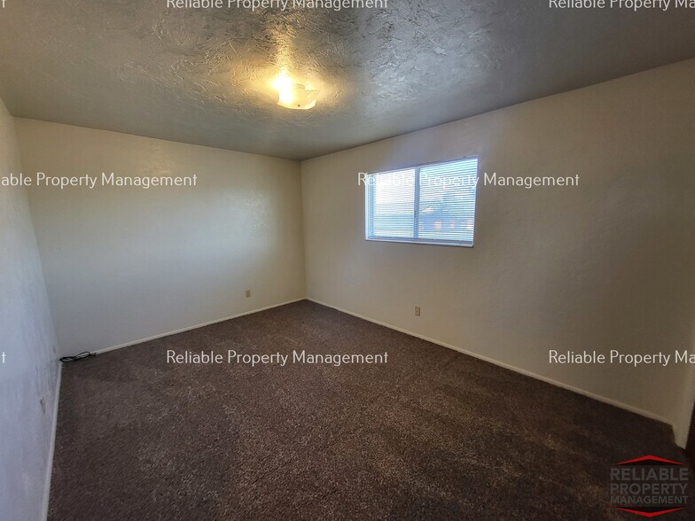 Building Photo - 1388 Ashment Ave