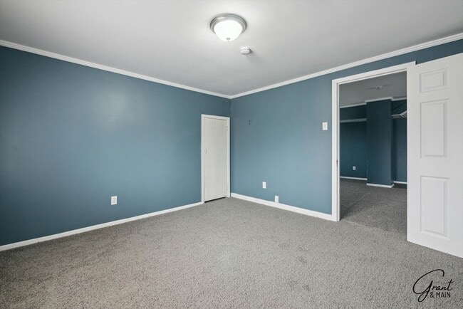 Building Photo - 4 bedroom $1300