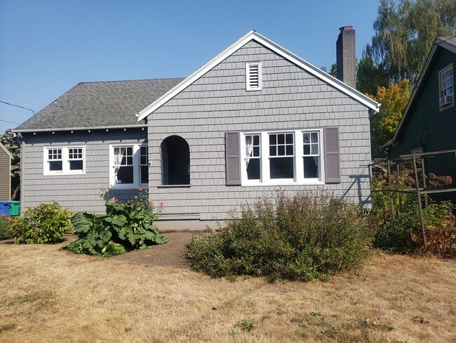 Building Photo - Charming Irvington Home with 3 Levels of L...