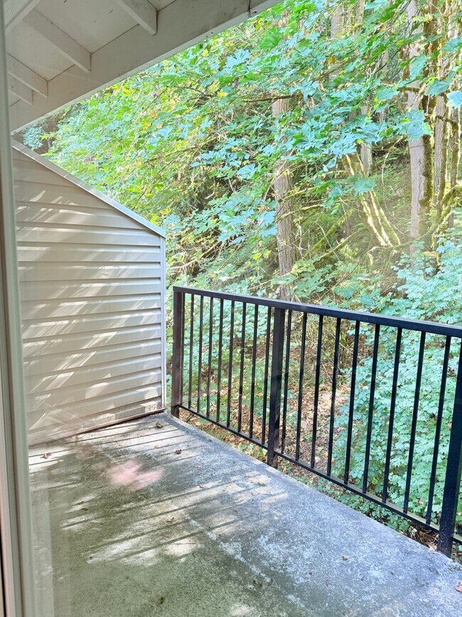 Building Photo - Top-Floor Living in Issaquah!