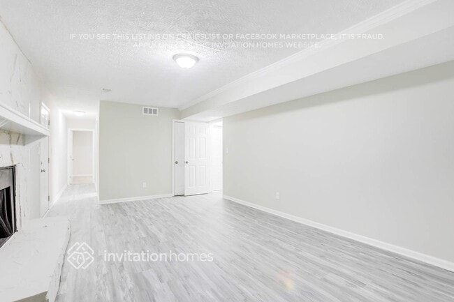 Building Photo - 3260 Redona Dr