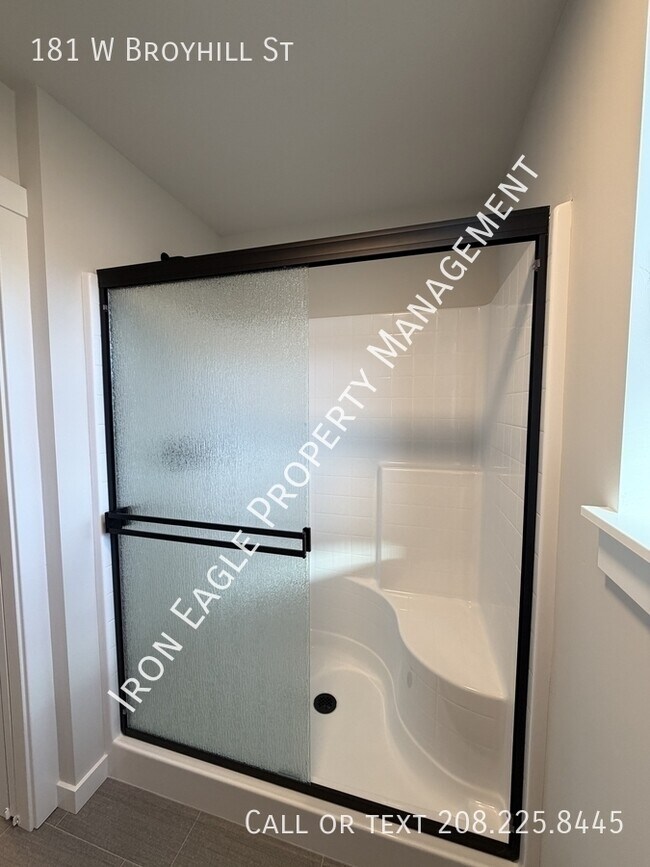 Building Photo - 181 W Broyhill St