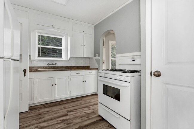 Building Photo - 5705 Ross Ave