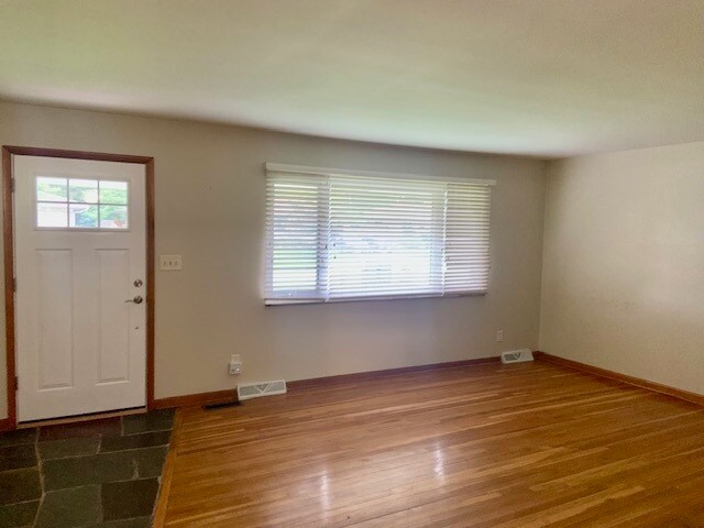 living room - 152 Flint Ridge Dr