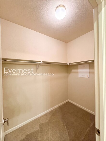 Building Photo - 9086 E Phillips Ln