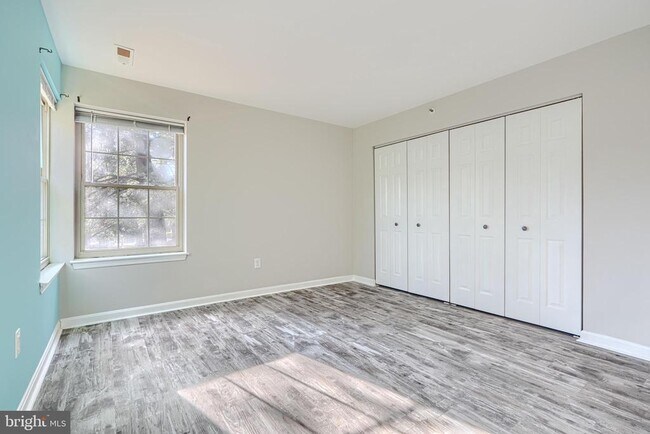 Building Photo - 201 Star Pointe Ct