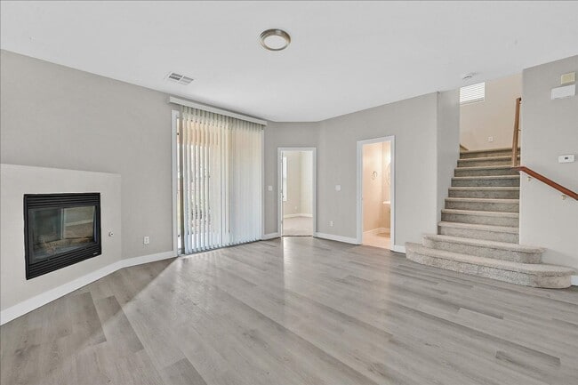 Building Photo - Great 4 bedroom home with a spacious kitchen in a great location!