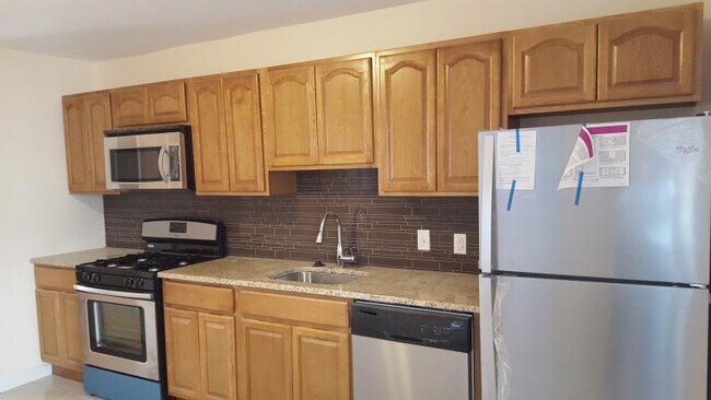 Building Photo - 533 N 33rd St