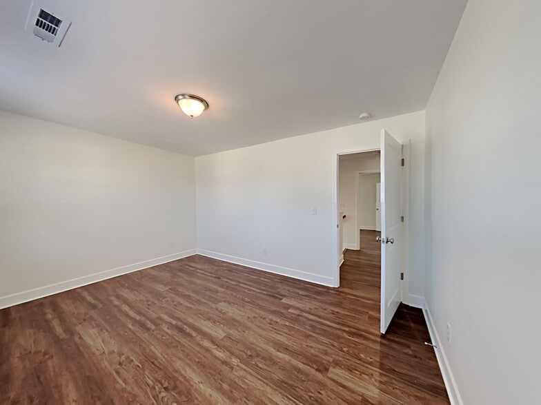 Building Photo - 417 Bluewater Dr