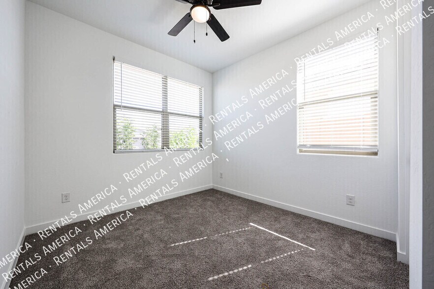 Building Photo - 5411 W Royal Palm Rd