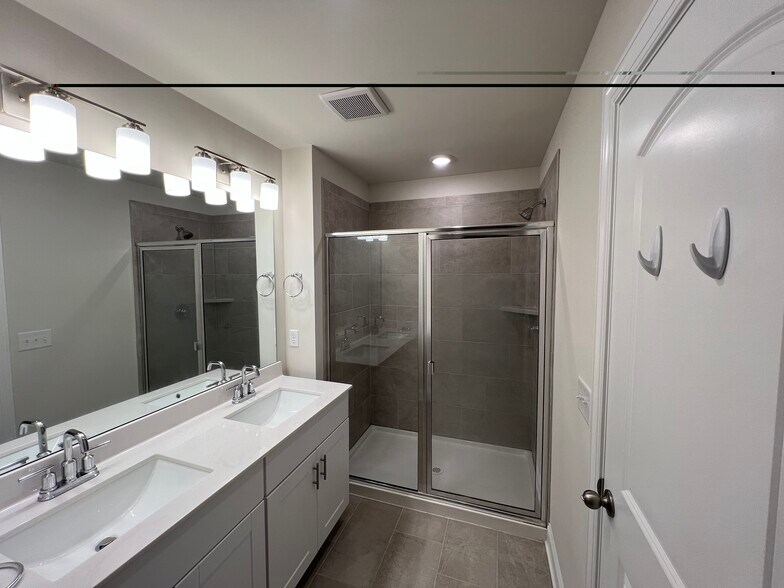 Building Photo - 857 Longleaf Ln