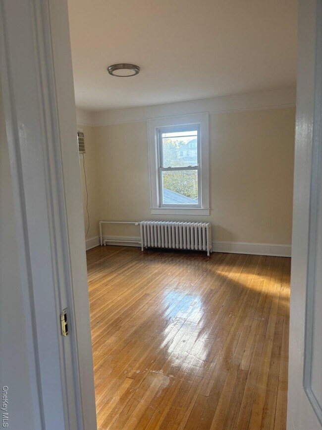 Building Photo - 15 Miller St